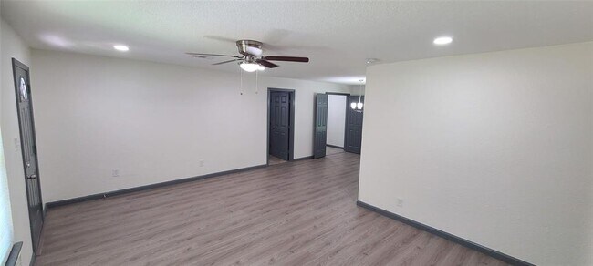 Building Photo - 5831 Pershing St
