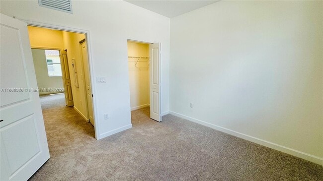 Building Photo - 2632 SE 27th Dr