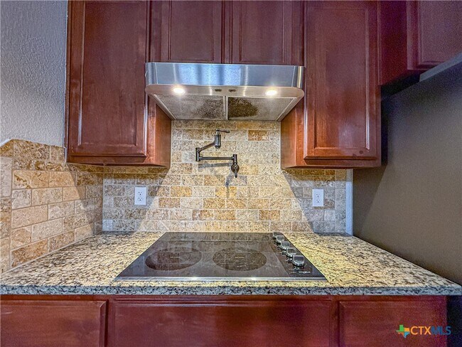 Building Photo - 1066 Vista Dr