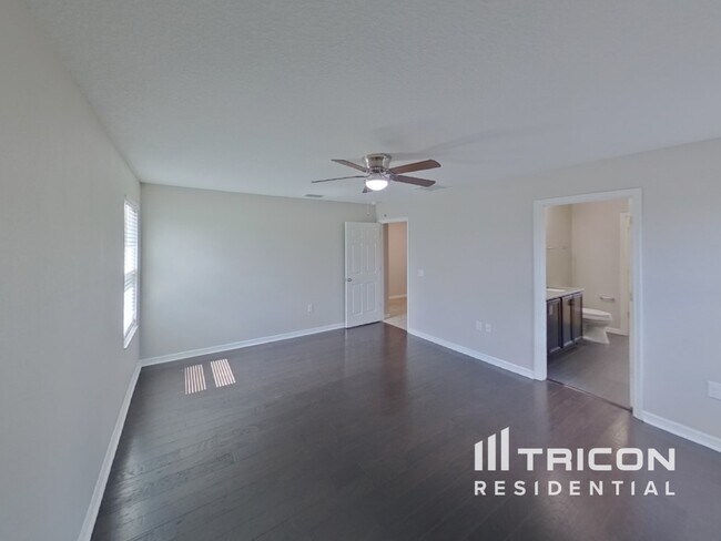 Building Photo - 10710 Southern Forest Dr