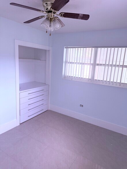 Building Photo - 2707 Pine Tree Dr