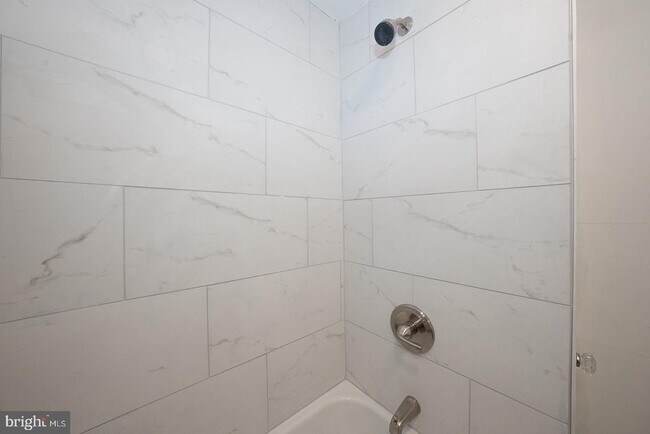 Building Photo - 717 Miller St