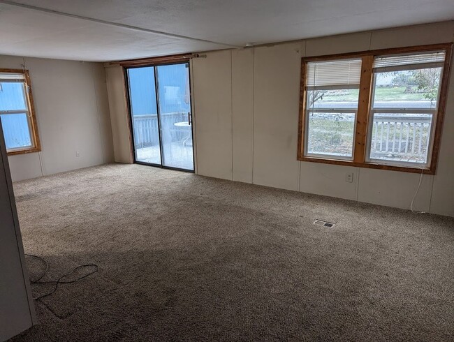 Building Photo - 3 bedroom 2 bath Orchards house with SHOP!