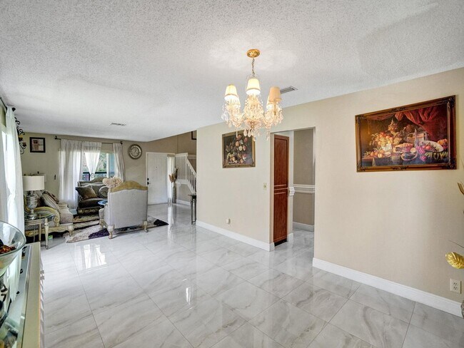 Building Photo - 9610 Dunhill Dr