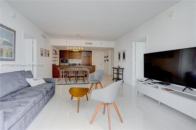 Building Photo - 475 Brickell Ave