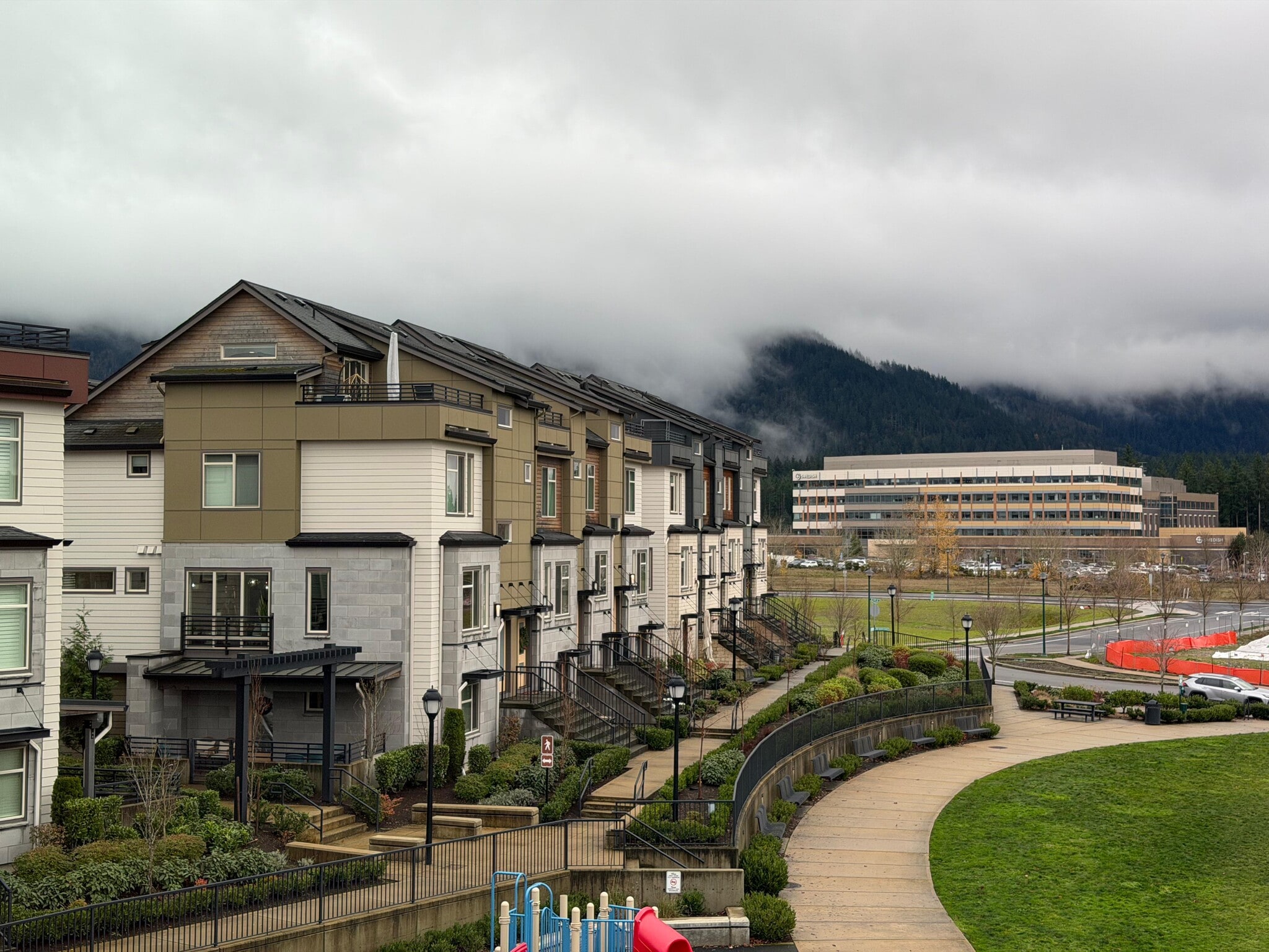 Building Photo - 540 NE Daisy Walk