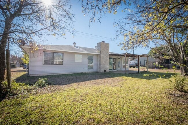 Building Photo - 601 Osage Dr