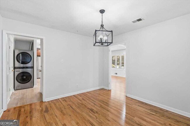 Building Photo - 2815 Carolyn Dr