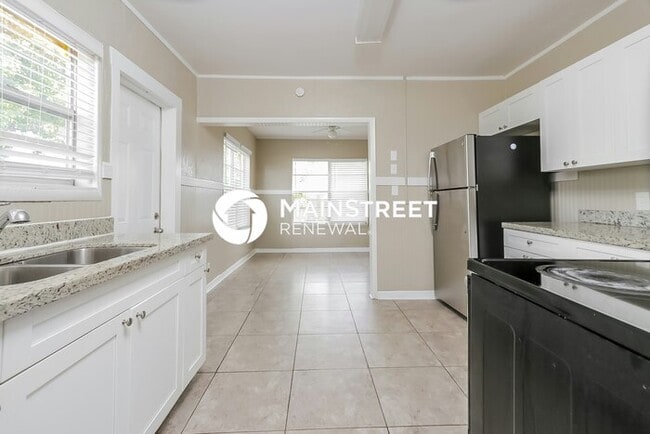 Building Photo - 3 Bedroom Pet-Friendly Home in West Palm Beach, FL with Main Street Renewal