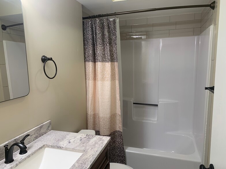 Bathroom - 431 Mason St