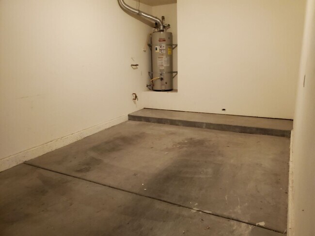 Building Photo - Awesome 2 bedroom 2 bath unit!