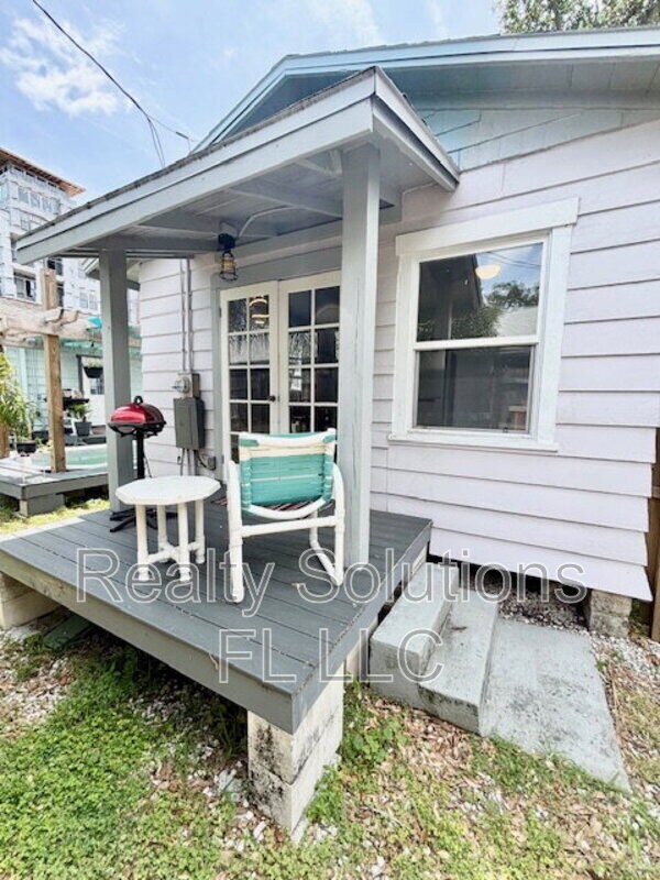 Building Photo - 416 Daytona St