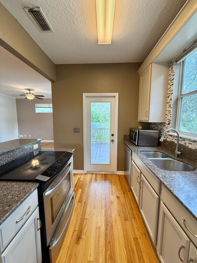Building Photo - Adorable Two Story 2/2 Townhome in College...