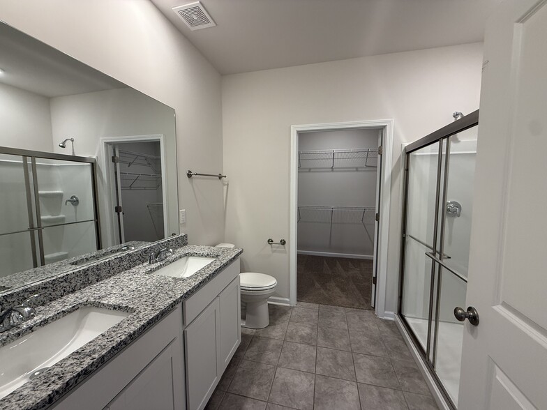Building Photo - 374 Highline Trl