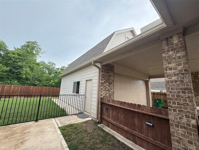 Building Photo - 7014 Limestone Cir