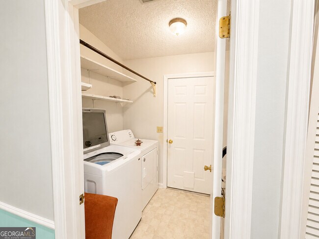 Building Photo - 212 Muskogee Ct