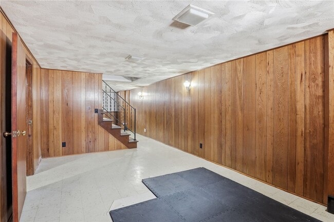 Building Photo - 37 Oakmount Dr