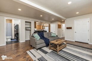 Building Photo - 684 Cedar St