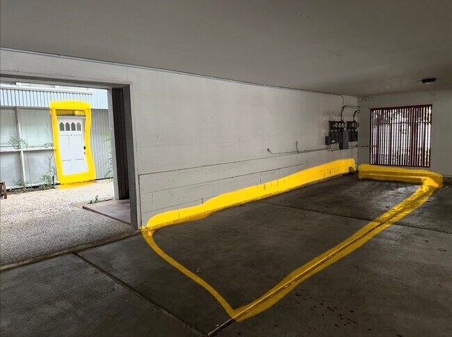 Building Photo - 615 Kipling St