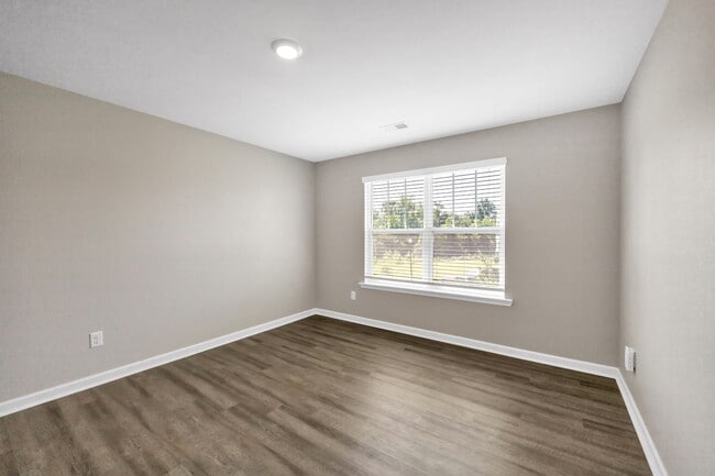 Building Photo - 207 Bridlewood Ln