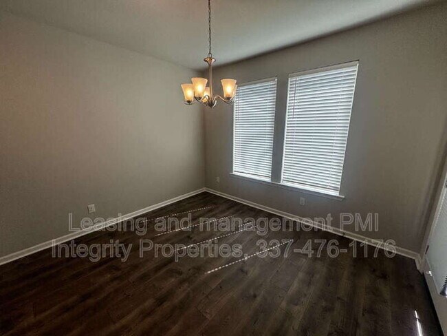 Building Photo - 115 Rue Chateau Royal Dr