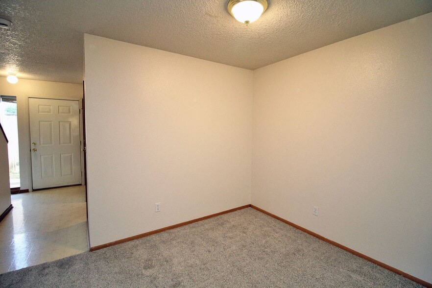 Building Photo - 470-470 W Gloucester St