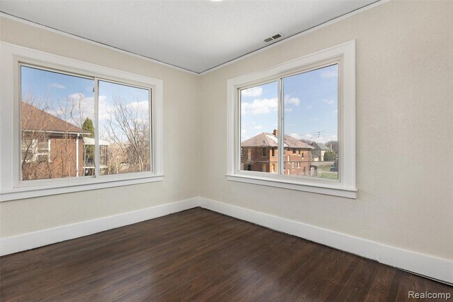 Building Photo - 3217 Elmhurst St