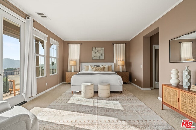 Building Photo - 657 S Ave 61