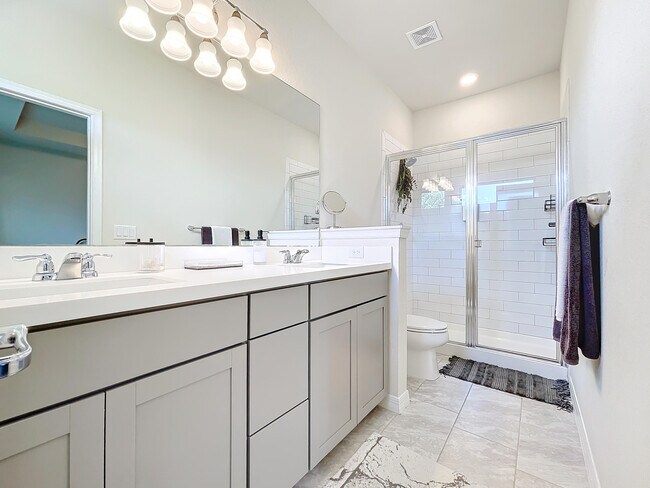 Building Photo - 2757 Troubadour St