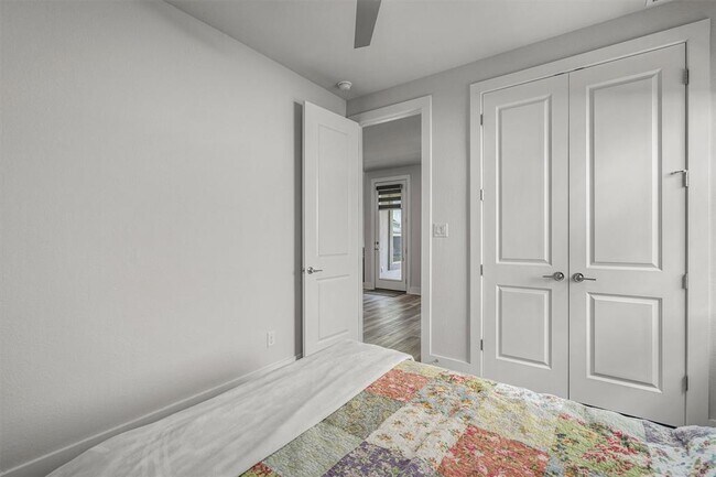 Building Photo - 5363 Orsini Blfs