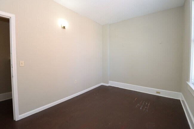 Building Photo - 1016 Laurens St
