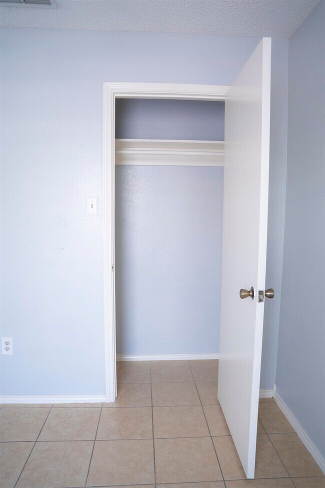 Building Photo - 311 Soria Dr