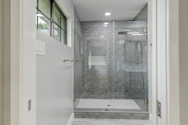 Building Photo - 5419 Dumfries Dr