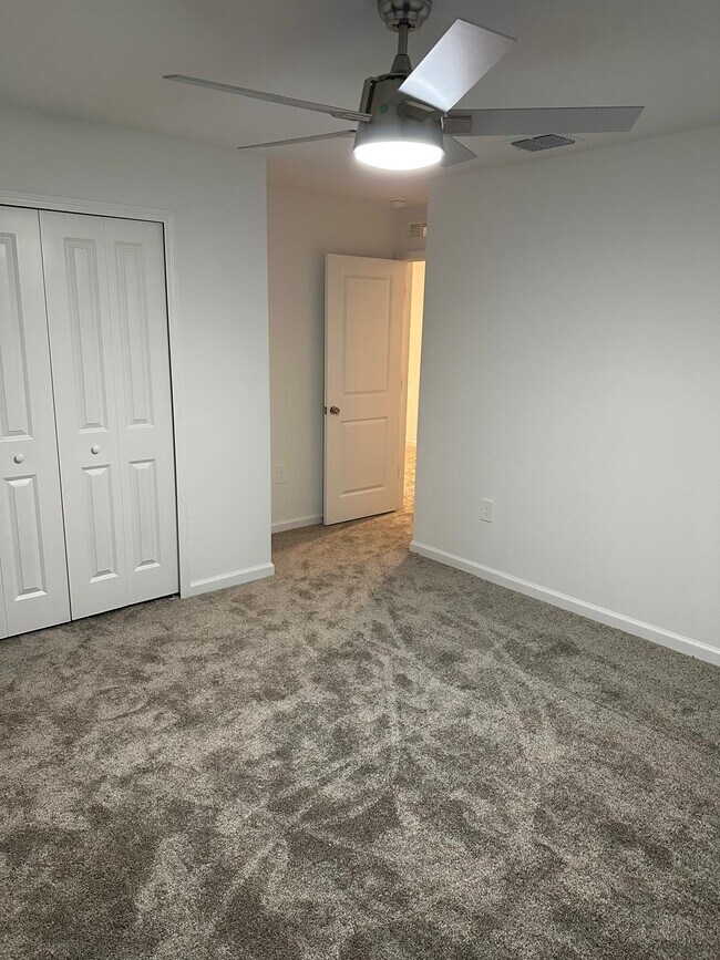 Building Photo - 4 Bed / 2.5 Bath Home – Available Septembe...