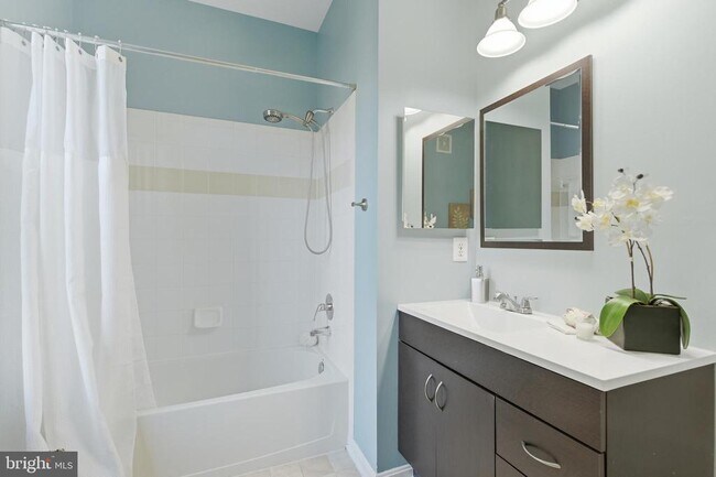 Building Photo - 2465 Army Navy Dr