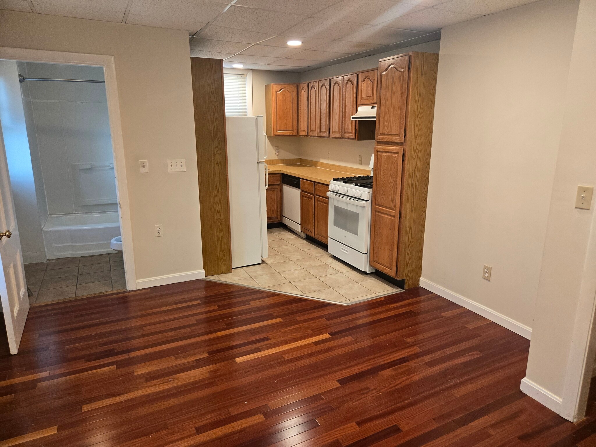 Building Photo - 103 Alder St