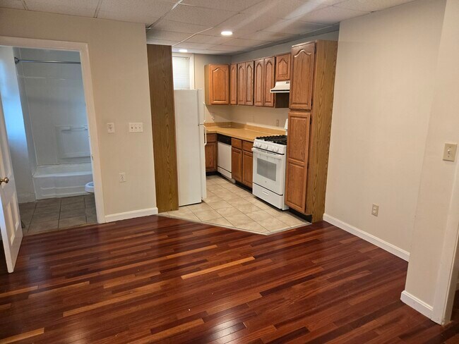 Building Photo - 103 Alder St
