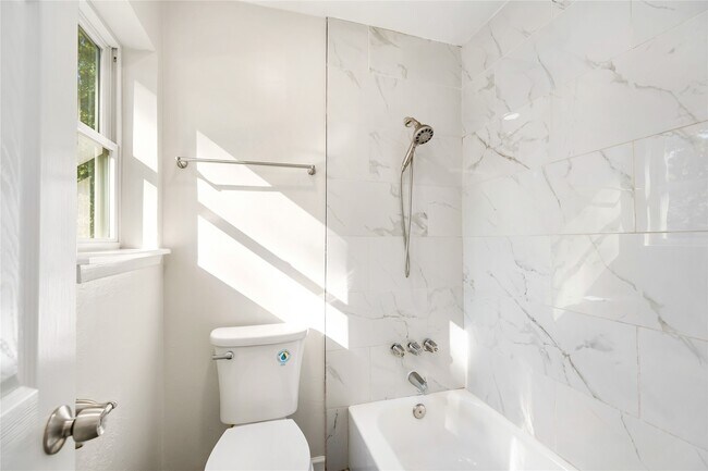 Building Photo - 24118 Spring Mill Ln