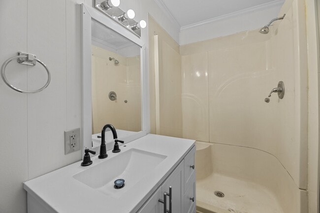 Building Photo - 209 Ellington St