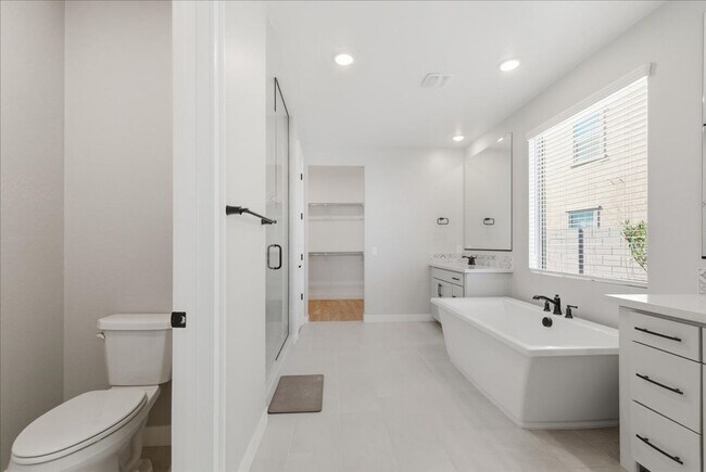 Building Photo - 2225 N 140th Dr