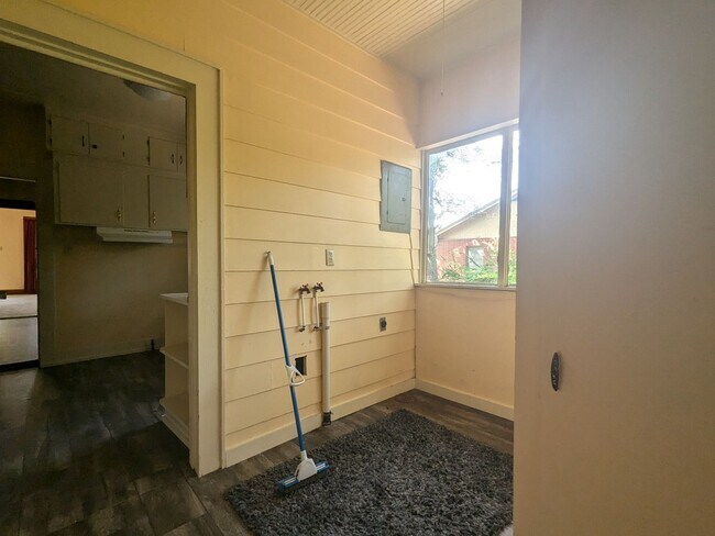 Building Photo - House in Hope