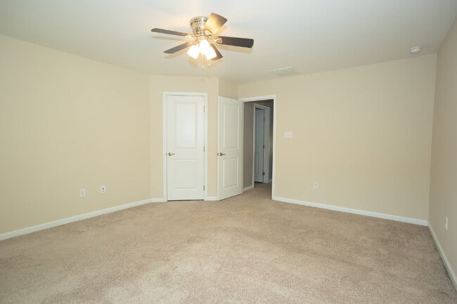 Building Photo - Exceptional 3-bedroom, 2.5-bathroom townhouse in the sought after community of The Villages at Cr...