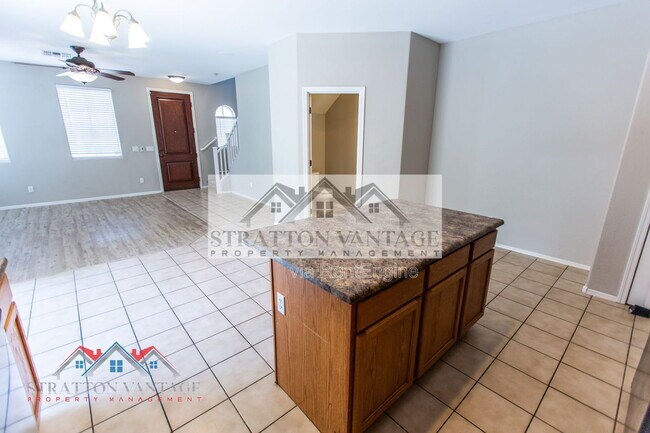 Building Photo - 10013 E Impala Ave