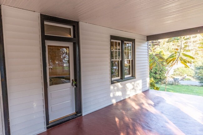 Building Photo - 213 Todd Ave