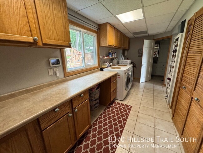 Building Photo - 8370 Hillside Trail S