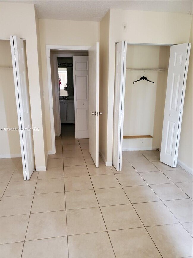 Building Photo - 5911 Washington St