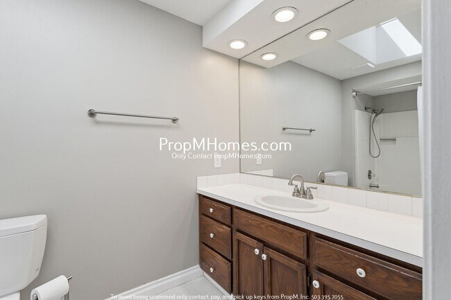 Building Photo - Updated Three Bedroom Home in Tigard!