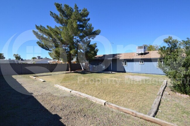Building Photo - 3107 E Dolphin Ave
