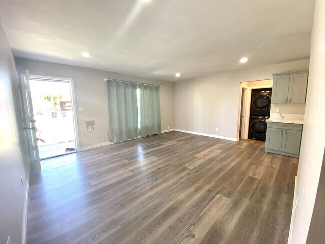 Building Photo - 4BR / 2BA on East Falls w/ Driveway Parking!