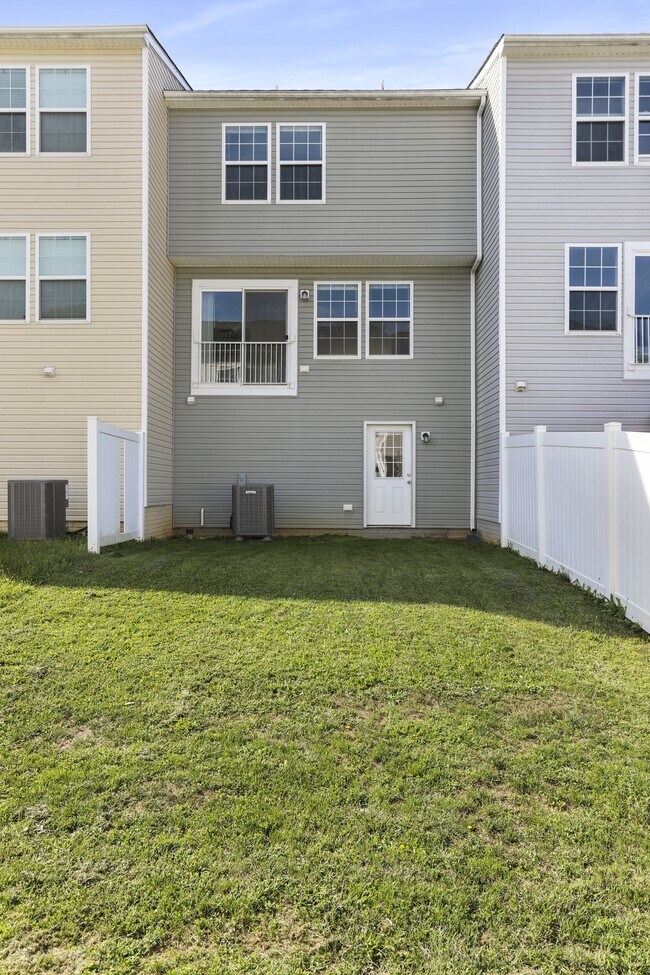Building Photo - 18 Chillingham Ct